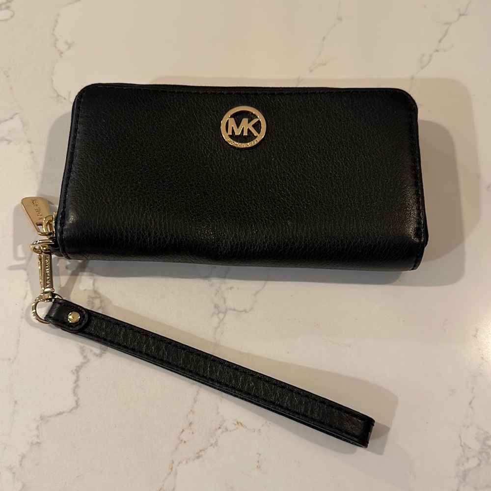 MK black clutch